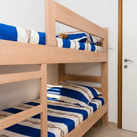 Solitude * Σίμπενικ